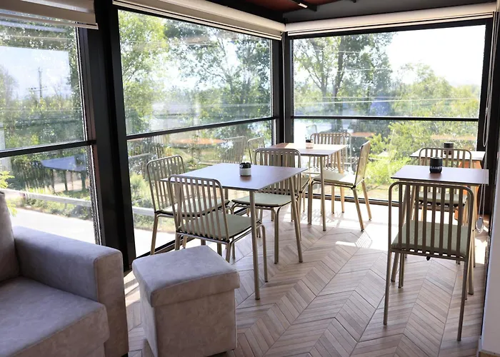 Osmani 게스트하우스 *